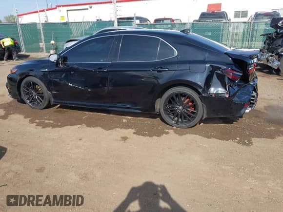 2021 Toyota Camry Hybrid XSE z VIN 4T1K31AK5MU024696, wystawiony jako IAAI lot #42095395 z przebiegiem 61 146 mil mil oraz . Historia ofert i sprzedaży dostępna na DreamBid. Obrazek 6.