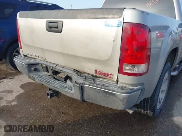 ✅ 2008 GMC Sierra 1500 SLE1 • VIN: 2GTEC13J781171948 • Lot: 43498929. Wystawiony na IAAI z przebiegiem 261 843 mil. Bezpłatny archiwum sprzedaży aukcyjnych z USA i szczegółowy raport historii pojazdu na DreamBid. Zdjęcie 6.