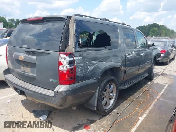 ✅ 2011 Chevrolet Suburban LT • VIN: 1GNSKJE38BR175243 • Lot: 43004139. Listed on IAAI with 213,604 mi. Free auction sales archive from the USA and detailed vehicle history report at DreamBid. Image 4.