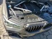 ✅ 2020 BMW X6 sDrive40i • VIN: 5UXCY4C01L9C67108 • Lot: 90524335. Wystawiony na Copart z przebiegiem 134 952 mil. Bezpłatny archiwum sprzedaży aukcyjnych z USA i szczegółowy raport historii pojazdu na DreamBid. Zdjęcie 14.