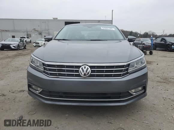 ✅ 2017 Volkswagen Passat SEL Premium • VIN: 1VWCT7A34HC017963 • Lot: 94062705. Wystawiony na Copart z przebiegiem 90 901 mil. Bezpłatny archiwum sprzedaży aukcyjnych z USA i szczegółowy raport historii pojazdu na DreamBid. Zdjęcie 5.