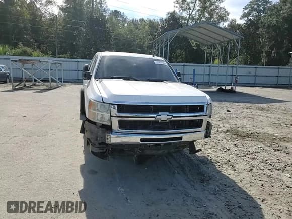 ✅ 2007 Chevrolet Silverado 2500HD LTZ • VIN: 1GCHK23697F567551 • Lot: 91667565. Wystawiony na Copart z przebiegiem 145 983 mil. Bezpłatny archiwum sprzedaży aukcyjnych z USA i szczegółowy raport historii pojazdu na DreamBid. Zdjęcie 13.