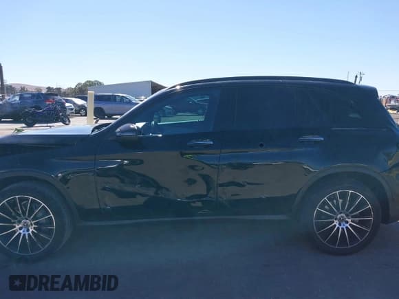 ✅ 2021 Mercedes-Benz GLC 300 • VIN: W1N0G8DB6MV286007 • Lot: 42940680. Listed on IAAI with 120,716 mi. Free auction sales archive from the USA and detailed vehicle history report at DreamBid. Image 14.