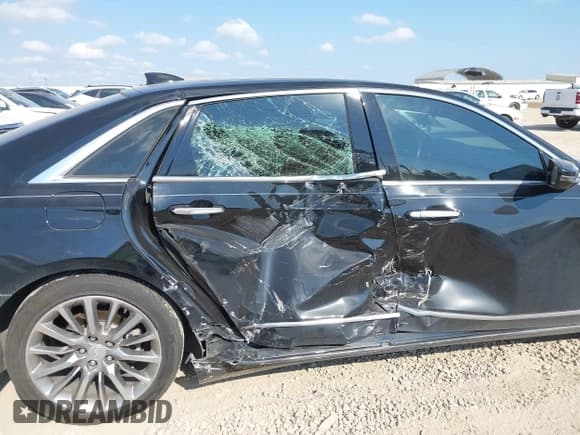 ✅ 2018 Cadillac CT6 Luxury AWD • VIN: 1G6KD5RS4JU152648 • Lot: 43258769. Wystawiony na IAAI z przebiegiem 87 002 mil. Bezpłatny archiwum sprzedaży aukcyjnych z USA i szczegółowy raport historii pojazdu na DreamBid. Zdjęcie 6.