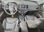 ✅ 2022 Jeep Cherokee Latitude Lux • VIN: 1C4PJMMX3ND542557 • Lot: 94319065. Wystawiony na Copart z przebiegiem 19 787 mil. Bezpłatny archiwum sprzedaży aukcyjnych z USA i szczegółowy raport historii pojazdu na DreamBid. Zdjęcie 8.