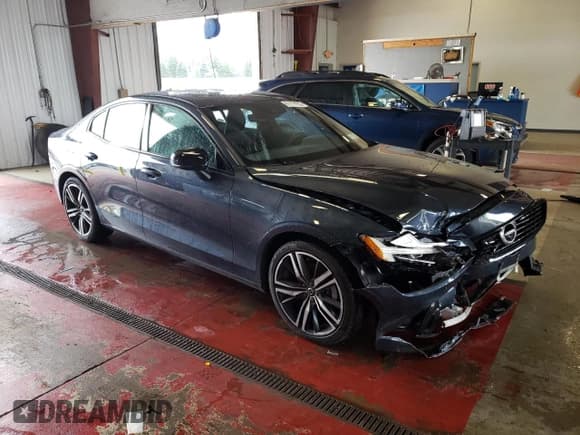 ✅ 2022 Volvo S60 Ultimate Dark Theme • VIN: 7JRL12TM4NG162511 • Lot: 61111783. Wystawiony na Copart z przebiegiem 8 815 mil. Bezpłatny archiwum sprzedaży aukcyjnych z USA i szczegółowy raport historii pojazdu na DreamBid. Zdjęcie 4.