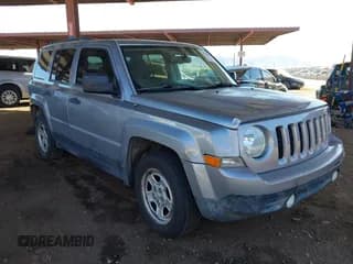 ✅ 2016 Jeep Patriot Sport • VIN: 1C4NJPBB5GD536715 • Lot: 43548349. Wystawiony na IAAI z przebiegiem 92 729 mil. Bezpłatny archiwum sprzedaży aukcyjnych z USA i szczegółowy raport historii pojazdu na DreamBid. Zdjęcie 1.