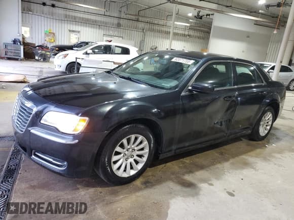 ✅ 2012 Chrysler 300 • VIN: 2C3CCAAG5CH188783 • Lot: 92071755. Wystawiony na Copart z przebiegiem 105 242 mil. Bezpłatny archiwum sprzedaży aukcyjnych z USA i szczegółowy raport historii pojazdu na DreamBid. Zdjęcie 1.