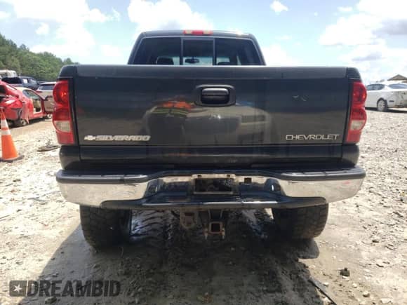 2005 Chevrolet Silverado 2500HD LT with VIN 1GCHK232X5F869960, listed as a Copart auction lot 62189465 with 284,143 mi miles and Salvage title. Bid and sale history available at DreamBid. Image 6.
