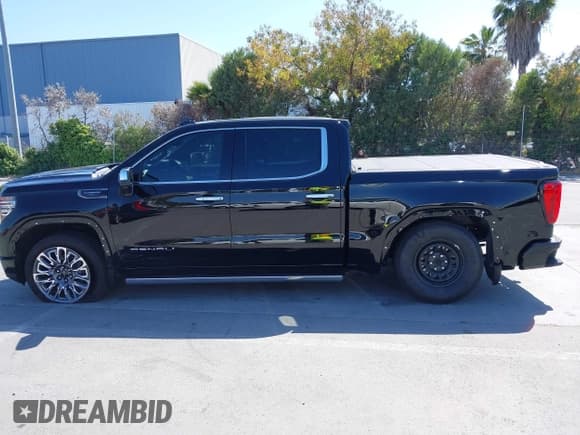 ✅ 2023 GMC Sierra 1500 Denali Ultimate • VIN: 1GTUUHEL4PZ257594 • Лот: 42408388. Опубликован ранее на IAAI с пробегом 37 249 миль. Бесплатный доступ к архиву аукционных продаж из США и подробный отчёт об истории автомобиля на DreamBid. Изображение 14.