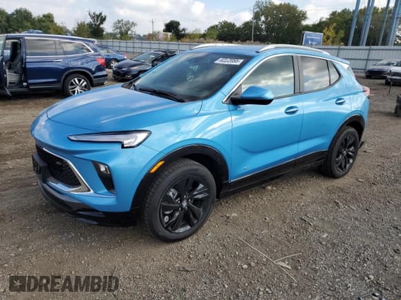 ✅ 2026 Buick Encore GX Sport Touring • VIN: KL4AMESL4TB038170 • Lot: 82502055. Wystawiony na Copart z przebiegiem 2 665 mil. Bezpłatny archiwum sprzedaży aukcyjnych z USA i szczegółowy raport historii pojazdu na DreamBid. Zdjęcie 1.