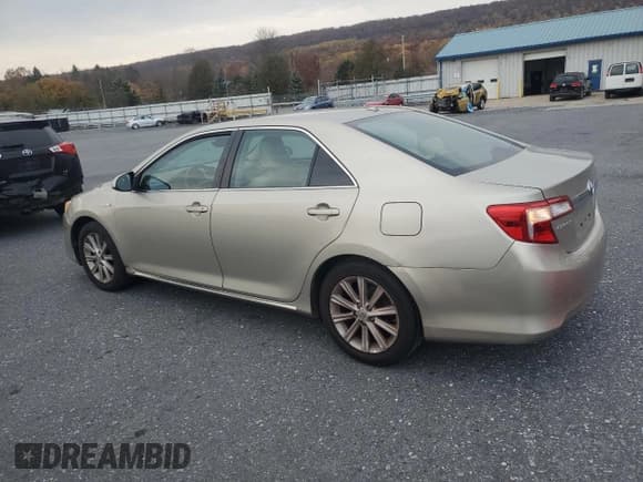 ✅ 2014 Toyota Camry XLE • VIN: 4T1BD1FK7EU126590 • Лот: 91586915. Опубликован ранее на Copart с пробегом 301 515 миль. Бесплатный доступ к архиву аукционных продаж из США и подробный отчёт об истории автомобиля на DreamBid. Изображение 2.