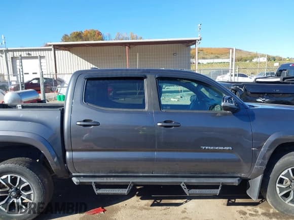 ✅ 2020 Toyota Tacoma SR5 • VIN: 3TMCZ5AN4LM295938 • Lot: 40692316. Listed on IAAI with 75,714 mi. Free auction sales archive from the USA and detailed vehicle history report at DreamBid. Image 13.