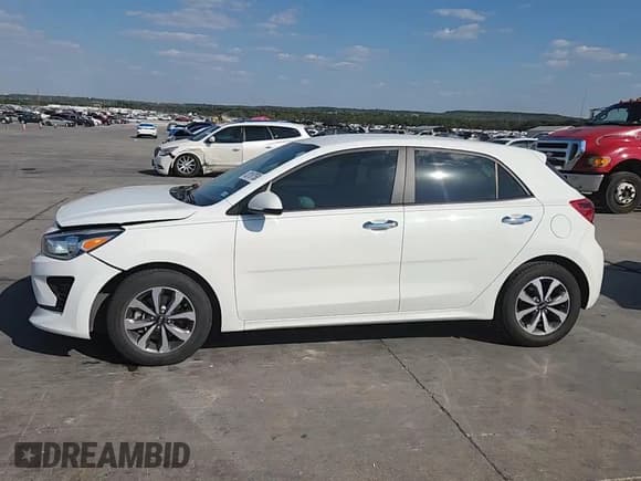 ✅ 2021 Kia Rio S • VIN: 3KPA25AD8ME375807 • Lot: 82187585. Wystawiony na Copart z przebiegiem 31 261 mil. Bezpłatny archiwum sprzedaży aukcyjnych z USA i szczegółowy raport historii pojazdu na DreamBid. Zdjęcie 13.