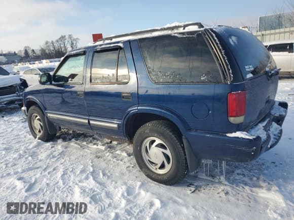 ✅ 2001 Chevrolet Blazer LT • VIN: 1GNDT13W412198237 • Lot: 88737605. Wystawiony na Copart z przebiegiem 202 398 mil. Bezpłatny archiwum sprzedaży aukcyjnych z USA i szczegółowy raport historii pojazdu na DreamBid. Zdjęcie 2.