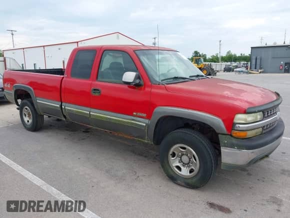 ✅ 2000 Chevrolet Silverado 2500 LS • VIN: 1GCGK29U3YE159782 • Lot: 42568821. Wystawiony na IAAI z przebiegiem 172 387 mil. Bezpłatny archiwum sprzedaży aukcyjnych z USA i szczegółowy raport historii pojazdu na DreamBid. Zdjęcie 1.