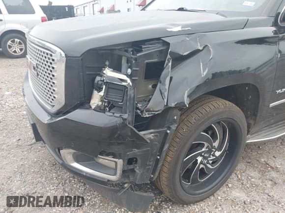 ✅ 2015 GMC Yukon XL SLT • VIN: 1GKS1HKC7FR645636 • Lot: 42093086. Wystawiony na IAAI z przebiegiem 206 189 mil. Bezpłatny archiwum sprzedaży aukcyjnych z USA i szczegółowy raport historii pojazdu na DreamBid. Zdjęcie 12.