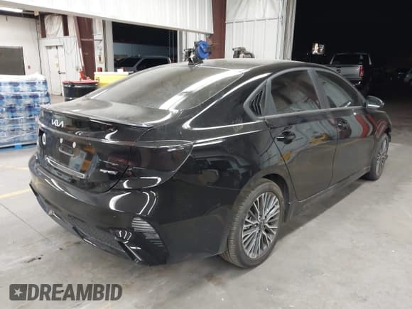 ✅ 2024 Kia Forte GT-Line • VIN: 3KPF54AD2RE786750 • Lot: 43116842. Listed on IAAI with 3,080 mi. Free auction sales archive from the USA and detailed vehicle history report at DreamBid. Image 4.