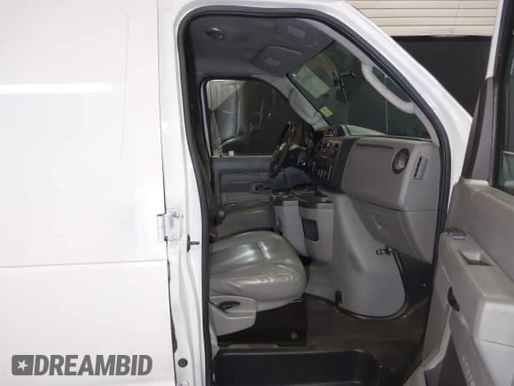 ✅ 2012 Ford Econoline Cargo Commercial • VIN: 1FTNS2EL0CDA36931 • Lot: 42454631. Wystawiony na IAAI z przebiegiem 201 898 mil. Bezpłatny archiwum sprzedaży aukcyjnych z USA i szczegółowy raport historii pojazdu na DreamBid. Zdjęcie 5.