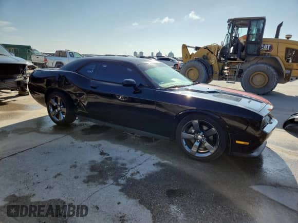 2014 Dodge Challenger SXT z VIN 2C3CDYAG5EH100467, wystawiony jako Copart lot #85343015 z przebiegiem 169 078 mil mil oraz Szkoda całkowita • Salvage title. Historia ofert i sprzedaży dostępna na DreamBid. Obrazek 4.