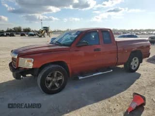 ✅ 2008 Dodge Dakota • VIN: 1D7HW62K78S501945 • Lot: 46787265. Wystawiony na Copart z przebiegiem 148 742 mil. Bezpłatny archiwum sprzedaży aukcyjnych z USA i szczegółowy raport historii pojazdu na DreamBid. Zdjęcie 1.