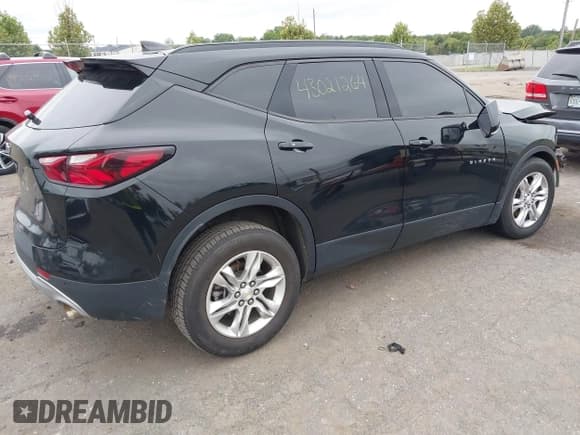 ✅ 2020 Chevrolet Blazer LT • VIN: 3GNKBBRA0LS627263 • Лот: 43021264. Опубликован ранее на IAAI с пробегом 88 874 миль. Бесплатный доступ к архиву аукционных продаж из США и подробный отчёт об истории автомобиля на DreamBid. Изображение 4.