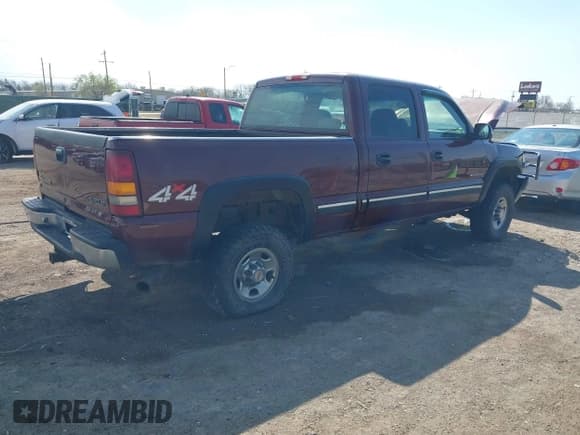 ✅ 2001 Chevrolet Silverado 2500HD LS • VIN: 1GCHK23UX1F185812 • Lot: 41879549. Listed on IAAI with 212,295 mi. Free auction sales archive from the USA and detailed vehicle history report at DreamBid. Image 4.