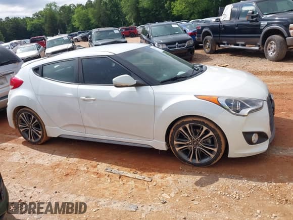 ✅ 2016 Hyundai Veloster Turbo • VIN: KMHTC6AE0GU293981 • Lot: 42354864. Wystawiony na IAAI z przebiegiem 118 691 mil. Bezpłatny archiwum sprzedaży aukcyjnych z USA i szczegółowy raport historii pojazdu na DreamBid. Zdjęcie 13.