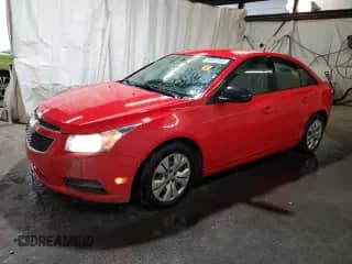 2014 Chevrolet Cruze LS z VIN 1G1PA5SG8E7193413, wystawiony jako Copart lot #89633905 z przebiegiem 62 230 mil mil oraz Szkoda całkowita • Salvage title. Historia ofert i sprzedaży dostępna na DreamBid. Obrazek 1.