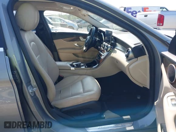 ✅ 2016 Mercedes-Benz C 300 • VIN: WDDWF4JB0GR161167 • Lot: 42571563. Wystawiony na IAAI z przebiegiem 229 252 mil. Bezpłatny archiwum sprzedaży aukcyjnych z USA i szczegółowy raport historii pojazdu na DreamBid. Zdjęcie 5.