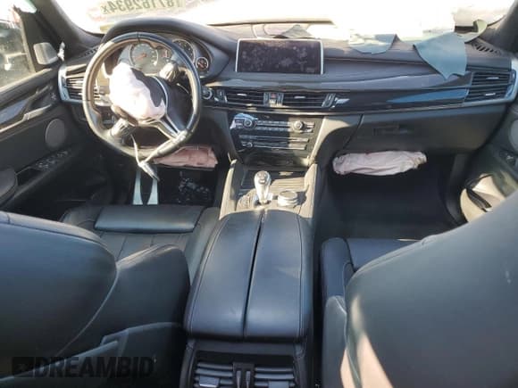 ✅ 2018 BMW X5 M • VIN: 5YMKT6C58J0Y83820 • Lot: 87162934. Wystawiony na Copart z przebiegiem 114 307 mil. Bezpłatny archiwum sprzedaży aukcyjnych z USA i szczegółowy raport historii pojazdu na DreamBid. Zdjęcie 8.