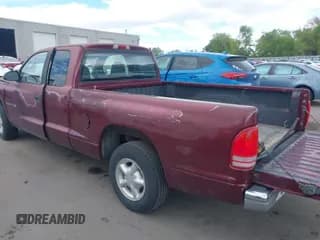✅ 2000 Dodge Dakota Sport • VIN: 1B7GL22N7YS528869 • Lot: 42180439. Wystawiony na IAAI z przebiegiem 169 150 mil. Bezpłatny archiwum sprzedaży aukcyjnych z USA i szczegółowy raport historii pojazdu na DreamBid. Zdjęcie 3.