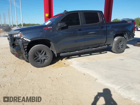 ✅ 2022 Chevrolet Silverado 1500 LT Trail Boss • VIN: 1GCPYFED9NZ181057 • Lot: 43574184. Wystawiony na IAAI z przebiegiem 25 856 mil. Bezpłatny archiwum sprzedaży aukcyjnych z USA i szczegółowy raport historii pojazdu na DreamBid. Zdjęcie 2.