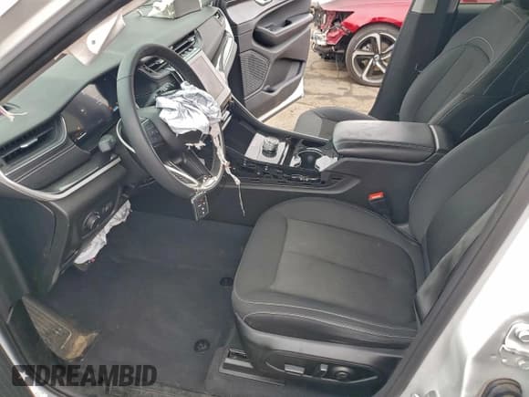 ✅ 2023 Jeep Grand Cherokee Laredo • VIN: 1C4RJHAG1P8701009 • Lot: 93411715. Wystawiony na Copart z przebiegiem 21 447 mil. Bezpłatny archiwum sprzedaży aukcyjnych z USA i szczegółowy raport historii pojazdu na DreamBid. Zdjęcie 7.