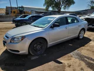 2012 Chevrolet Malibu 1FL z VIN 1G1ZA5EU9CF336950, wystawiony jako Copart lot #71089555 z przebiegiem 81 488 mil mil oraz Szkoda całkowita • Salvage title. Historia ofert i sprzedaży dostępna na DreamBid. Obrazek 1.