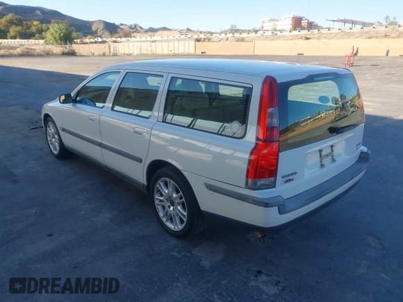 ✅ 2004 Volvo V70 • VIN: YV1SW59V342349595 • Лот: 43809377. Опубликован ранее на IAAI с пробегом 146 401 миль. Бесплатный доступ к архиву аукционных продаж из США и подробный отчёт об истории автомобиля на DreamBid. Изображение 3.