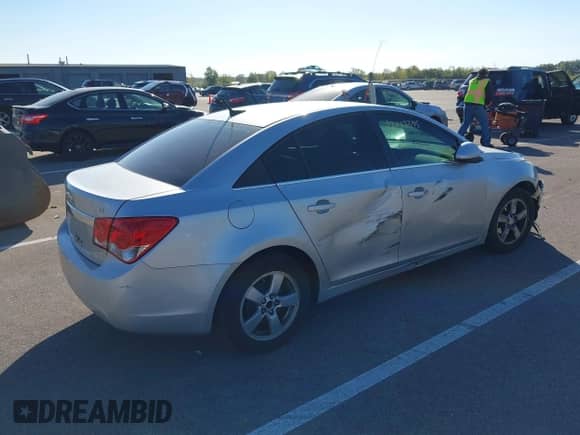 2014 Chevrolet Cruze 1LT с VIN 1G1PC5SB2E7258013, выставлен на аукционе IAAI как лот 43417395 с пробегом 219 609 миль миль и . История ставок и продаж доступна на DreamBid. Изображение 4.