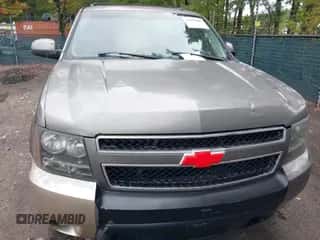 2007 Chevrolet Tahoe LTZ с VIN 1GNFC13J17R269875, выставлен на аукционе IAAI как лот 43445861 с пробегом 260 593 миль миль и . История ставок и продаж доступна на DreamBid. Изображение 6.