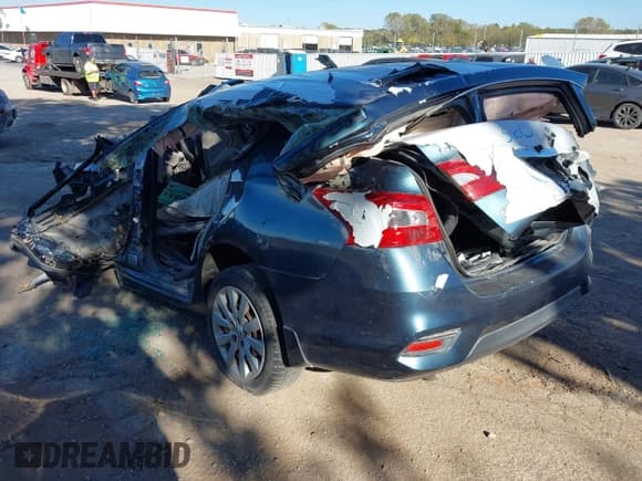 ✅ 2017 Nissan Sentra SL • VIN: 3N1AB7AP5HY217521 • Lot: 42505495. Listed on IAAI with Not provided. Free auction sales archive from the USA and detailed vehicle history report at DreamBid. Image 3.