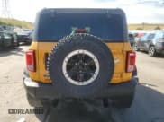 ✅ 2021 Ford Bronco • VIN: 1FMDE5CPXMLB06562 • Lot: 73561084. Wystawiony na Copart z przebiegiem 33 154 mil. Bezpłatny archiwum sprzedaży aukcyjnych z USA i szczegółowy raport historii pojazdu na DreamBid. Zdjęcie 6.