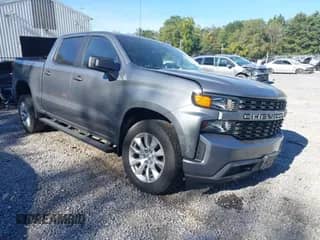 2021 Chevrolet Silverado 1500 Custom z VIN 3GCPYBEK7MG297508, wystawiony jako IAAI lot #43355316 z przebiegiem 62 726 mil mil oraz . Historia ofert i sprzedaży dostępna na DreamBid. Obrazek 1.