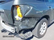 ✅ 2013 Toyota Highlander SE • VIN: 5TDZK3EH9DS103583 • Лот: 43472460. Опубликован ранее на IAAI с пробегом 105 782 миль. Бесплатный доступ к архиву аукционных продаж из США и подробный отчёт об истории автомобиля на DreamBid. Изображение 6.