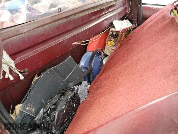 ✅ 1994 Chevrolet Silverado 1500 • VIN: 1GCDC14Z2RZ229229 • Lot: 82370995. Wystawiony na Copart z przebiegiem 336 288 mil. Bezpłatny archiwum sprzedaży aukcyjnych z USA i szczegółowy raport historii pojazdu na DreamBid. Zdjęcie 10.