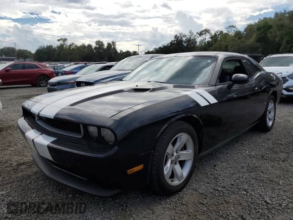 2012 Dodge Challenger SXT z VIN 2C3CDYAG3CH158140, wystawiony jako Copart lot #74021374 z przebiegiem Nie podano mil oraz Szkoda całkowita • Salvage title. Historia ofert i sprzedaży dostępna na DreamBid. Obrazek 1.