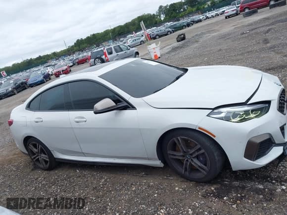 ✅ 2020 BMW 2 Series M235i xDrive • VIN: WBA13AL05L7F78801 • Lot: 42968789. Wystawiony na IAAI z przebiegiem 42 334 mil. Bezpłatny archiwum sprzedaży aukcyjnych z USA i szczegółowy raport historii pojazdu na DreamBid. Zdjęcie 13.