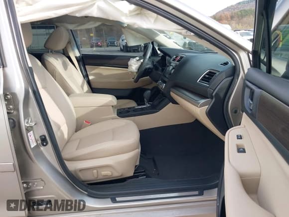 ✅ 2015 Subaru Legacy Limited • VIN: 4S3BNAN62F3066067 • Lot: 43629475. Wystawiony na IAAI z przebiegiem 12 386 mil. Bezpłatny archiwum sprzedaży aukcyjnych z USA i szczegółowy raport historii pojazdu na DreamBid. Zdjęcie 5.