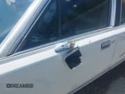 ✅ 1988 Lincoln Town Car • VIN: 1LNBM82F6JY657266 • Lot: 42772571. Wystawiony na IAAI z przebiegiem 74 683 mil. Bezpłatny archiwum sprzedaży aukcyjnych z USA i szczegółowy raport historii pojazdu na DreamBid. Zdjęcie 18.