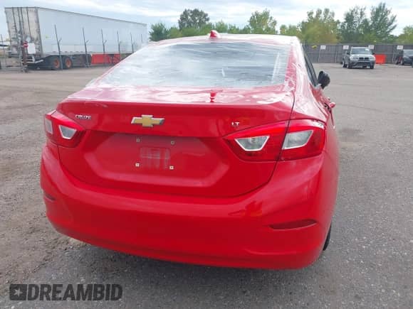 2017 Chevrolet Cruze LT z VIN 1G1BE5SM3H7173935, wystawiony jako IAAI lot #43054790 z przebiegiem 71 062 mil mil oraz . Historia ofert i sprzedaży dostępna na DreamBid. Obrazek 16.