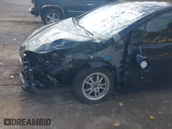✅ 2019 Toyota Prius XLE • VIN: JTDL9RFU8K3010245 • Lot: 43601742. Listed on IAAI with 90,815 mi. Free auction sales archive from the USA and detailed vehicle history report at DreamBid. Image 6.