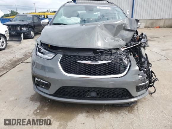 ✅ 2022 Chrysler Pacifica Limited • VIN: 2C4RC1GG7NR124058 • Лот: 67666245. Опубликован ранее на Copart с пробегом Не указан. Бесплатный доступ к архиву аукционных продаж из США и подробный отчёт об истории автомобиля на DreamBid. Изображение 5.
